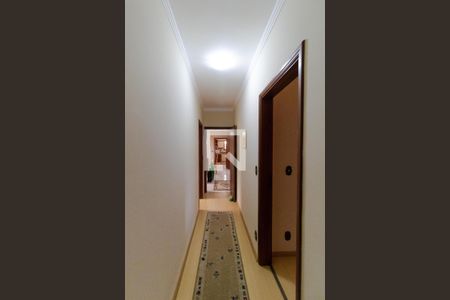 Casa à venda com 351m², 4 quartos e 4 vagasCorredor