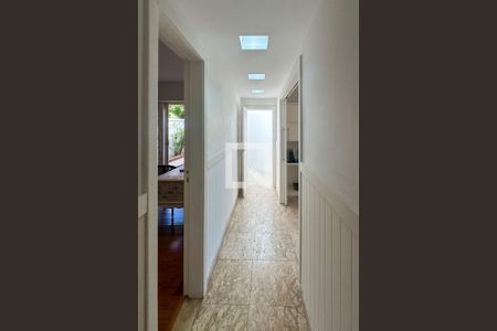 Casa à venda com 800m², 6 quartos e 5 vagas Casa à venda com 800m², 6 quartos e 5 vagasCorredor