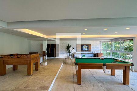 Casa à venda com 800m², 6 quartos e 5 vagas Casa à venda com 800m², 6 quartos e 5 vagasSala de Jogos