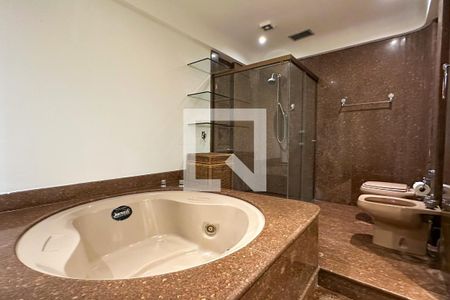 Casa à venda com 800m², 6 quartos e 5 vagas Casa à venda com 800m², 6 quartos e 5 vagasBanheiro da Suíte 4