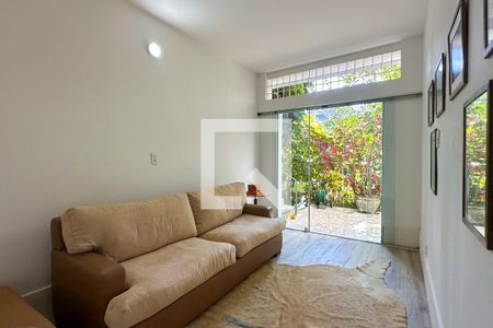 Casa à venda com 800m², 6 quartos e 5 vagas Casa à venda com 800m², 6 quartos e 5 vagasSala de Cinema