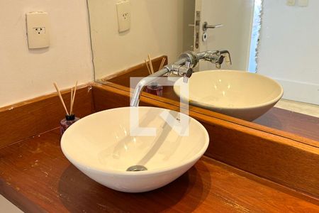 Casa à venda com 800m², 6 quartos e 5 vagas Casa à venda com 800m², 6 quartos e 5 vagasLavabo 03