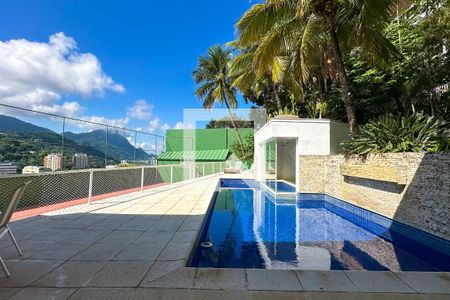 Casa à venda com 800m², 6 quartos e 5 vagas Casa à venda com 800m², 6 quartos e 5 vagasPiscina