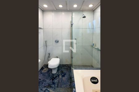 Casa à venda com 800m², 6 quartos e 5 vagas Casa à venda com 800m², 6 quartos e 5 vagasBanheiro da Suíte 5