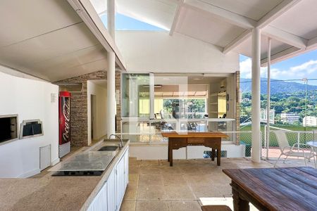 Casa à venda com 800m², 6 quartos e 5 vagas Casa à venda com 800m², 6 quartos e 5 vagasÁrea externa