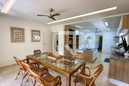 Casa à venda com 800m², 6 quartos e 5 vagas Casa à venda com 800m², 6 quartos e 5 vagasCozinha