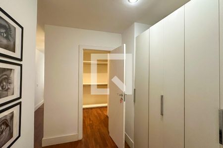 Casa à venda com 800m², 6 quartos e 5 vagas Casa à venda com 800m², 6 quartos e 5 vagasSuíte 4