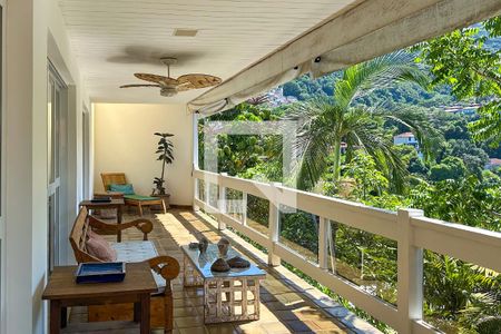 Casa à venda com 800m², 6 quartos e 5 vagas Casa à venda com 800m², 6 quartos e 5 vagasVaranda