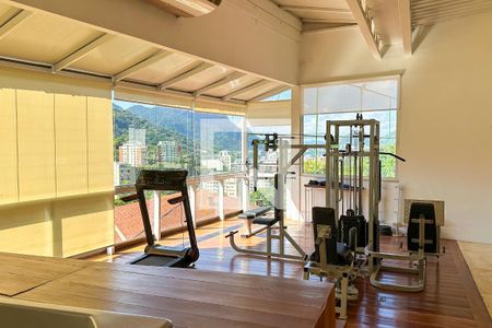 Casa à venda com 800m², 6 quartos e 5 vagas Casa à venda com 800m², 6 quartos e 5 vagasAcademia