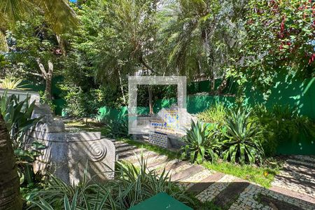 Casa à venda com 800m², 6 quartos e 5 vagas Casa à venda com 800m², 6 quartos e 5 vagasJardim