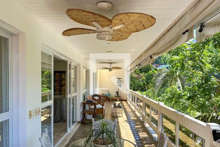 Casa à venda com 800m², 6 quartos e 5 vagas Casa à venda com 800m², 6 quartos e 5 vagasVaranda