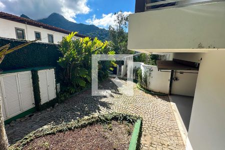 Casa à venda com 800m², 6 quartos e 5 vagas Casa à venda com 800m², 6 quartos e 5 vagasGaragem
