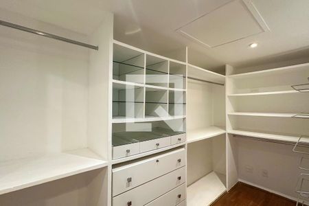 Casa à venda com 800m², 6 quartos e 5 vagas Casa à venda com 800m², 6 quartos e 5 vagasSuíte 4