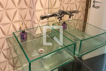 Casa à venda com 800m², 6 quartos e 5 vagas Casa à venda com 800m², 6 quartos e 5 vagasLavabo 01