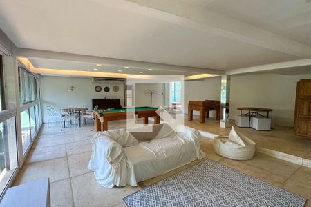 Casa à venda com 800m², 6 quartos e 5 vagas Casa à venda com 800m², 6 quartos e 5 vagasSala de Jogos