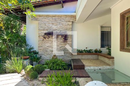 Casa à venda com 800m², 6 quartos e 5 vagas Casa à venda com 800m², 6 quartos e 5 vagasÁrea Externa