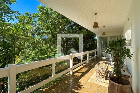 Casa à venda com 800m², 6 quartos e 5 vagas Casa à venda com 800m², 6 quartos e 5 vagasVaranda 02