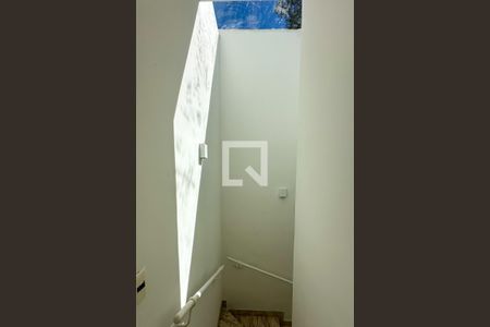 Casa à venda com 800m², 6 quartos e 5 vagas Casa à venda com 800m², 6 quartos e 5 vagasEscada 02