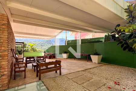 Casa à venda com 800m², 6 quartos e 5 vagas Casa à venda com 800m², 6 quartos e 5 vagasÁrea Externa