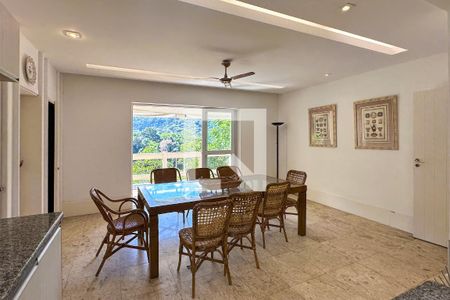 Casa à venda com 800m², 6 quartos e 5 vagas Casa à venda com 800m², 6 quartos e 5 vagasCozinha