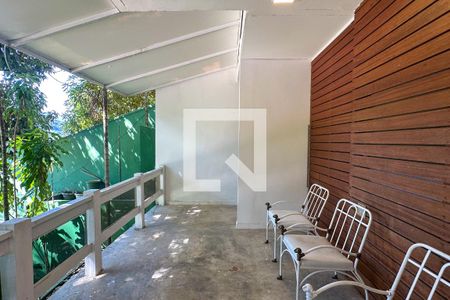 Casa à venda com 800m², 6 quartos e 5 vagas Casa à venda com 800m², 6 quartos e 5 vagasVaranda da Sala de Cinema