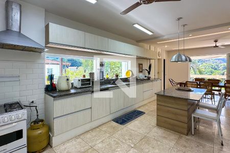 Casa à venda com 800m², 6 quartos e 5 vagas Casa à venda com 800m², 6 quartos e 5 vagasCozinha