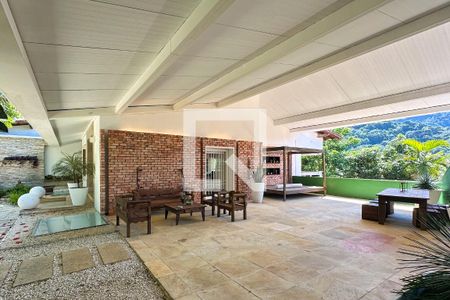 Casa à venda com 800m², 6 quartos e 5 vagas Casa à venda com 800m², 6 quartos e 5 vagasÁrea Externa