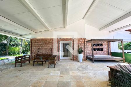 Casa à venda com 800m², 6 quartos e 5 vagas Casa à venda com 800m², 6 quartos e 5 vagasÁrea Externa