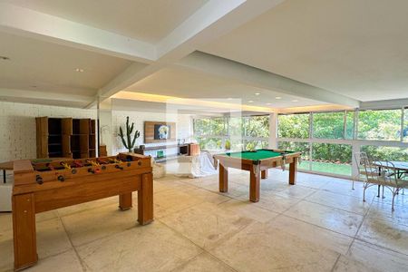 Casa à venda com 800m², 6 quartos e 5 vagas Casa à venda com 800m², 6 quartos e 5 vagasSala de Jogos