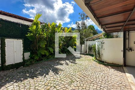 Casa à venda com 800m², 6 quartos e 5 vagas Casa à venda com 800m², 6 quartos e 5 vagasGaragem