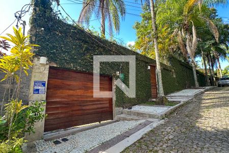 Casa à venda com 800m², 6 quartos e 5 vagas Casa à venda com 800m², 6 quartos e 5 vagasFachada e placa