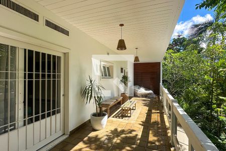 Casa à venda com 800m², 6 quartos e 5 vagas Casa à venda com 800m², 6 quartos e 5 vagasVaranda 02