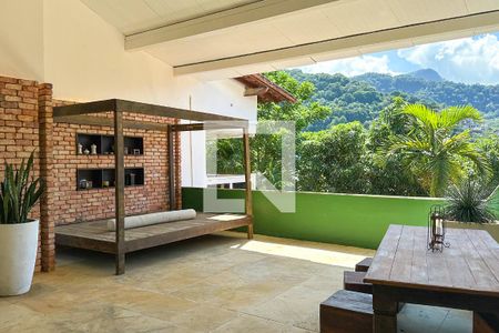 Casa à venda com 800m², 6 quartos e 5 vagas Casa à venda com 800m², 6 quartos e 5 vagasÁrea Externa