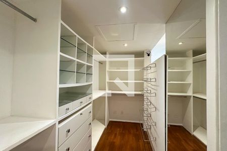 Casa à venda com 800m², 6 quartos e 5 vagas Casa à venda com 800m², 6 quartos e 5 vagasSuíte 4