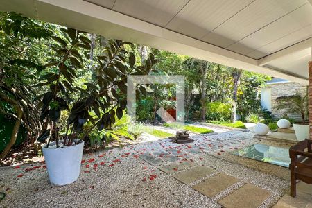 Casa à venda com 800m², 6 quartos e 5 vagas Casa à venda com 800m², 6 quartos e 5 vagasÁrea Externa