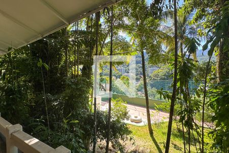 Casa à venda com 800m², 6 quartos e 5 vagas Casa à venda com 800m², 6 quartos e 5 vagasVaranda da Sala de Cinema