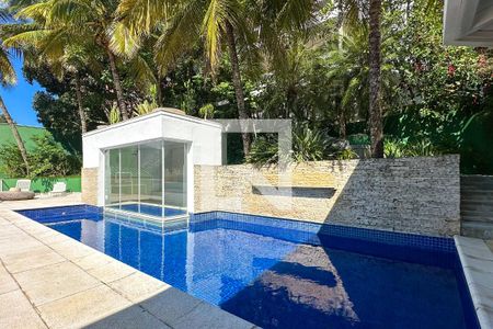 Casa à venda com 800m², 6 quartos e 5 vagas Casa à venda com 800m², 6 quartos e 5 vagasPiscina