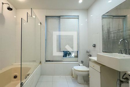 Casa à venda com 800m², 6 quartos e 5 vagas Casa à venda com 800m², 6 quartos e 5 vagasBanheiro da Suíte 6