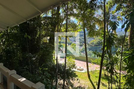 Casa à venda com 800m², 6 quartos e 5 vagas Casa à venda com 800m², 6 quartos e 5 vagasVaranda da Sala de Cinema