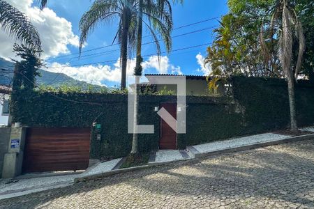 Casa à venda com 800m², 6 quartos e 5 vagas Casa à venda com 800m², 6 quartos e 5 vagasFachada e placa