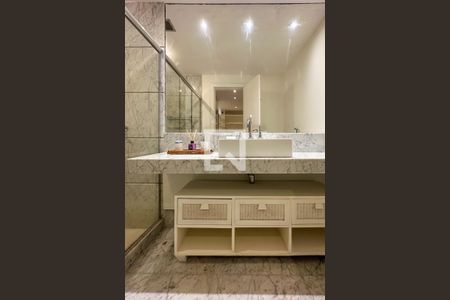 Casa à venda com 800m², 6 quartos e 5 vagas Casa à venda com 800m², 6 quartos e 5 vagasSuíte 4