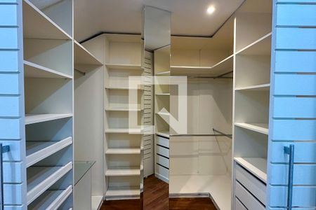 Casa à venda com 800m², 6 quartos e 5 vagas Casa à venda com 800m², 6 quartos e 5 vagasSuíte 3