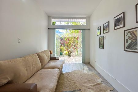 Casa à venda com 800m², 6 quartos e 5 vagas Casa à venda com 800m², 6 quartos e 5 vagasSala de Cinema