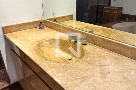 Casa à venda com 800m², 6 quartos e 5 vagas Casa à venda com 800m², 6 quartos e 5 vagasBanheiro da Suíte 4