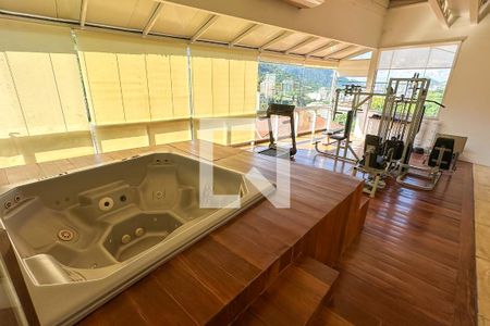 Casa à venda com 800m², 6 quartos e 5 vagas Casa à venda com 800m², 6 quartos e 5 vagasAcademia