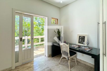 Casa à venda com 800m², 6 quartos e 5 vagas Casa à venda com 800m², 6 quartos e 5 vagasEscritório