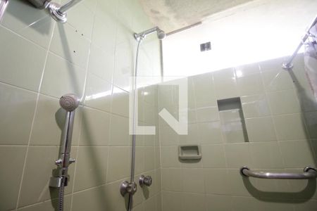 Casa à venda com 324m², 6 quartos e 3 vagasChuveiro