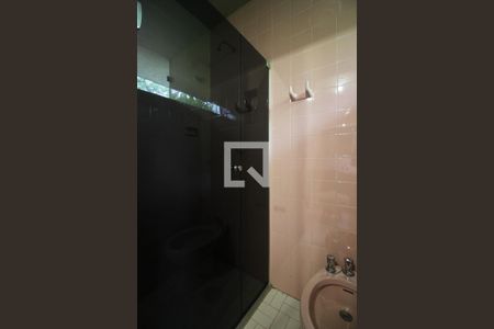 Banheiro da suíte 1 de casa à venda com 6 quartos, 324m² em Jardim Guedala, São Paulo