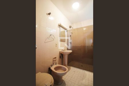 Casa à venda com 324m², 6 quartos e 3 vagasBanheiro da suíte 2