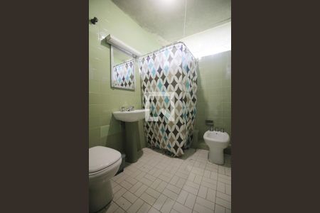 Casa à venda com 324m², 6 quartos e 3 vagasBanheiro da suíte 1